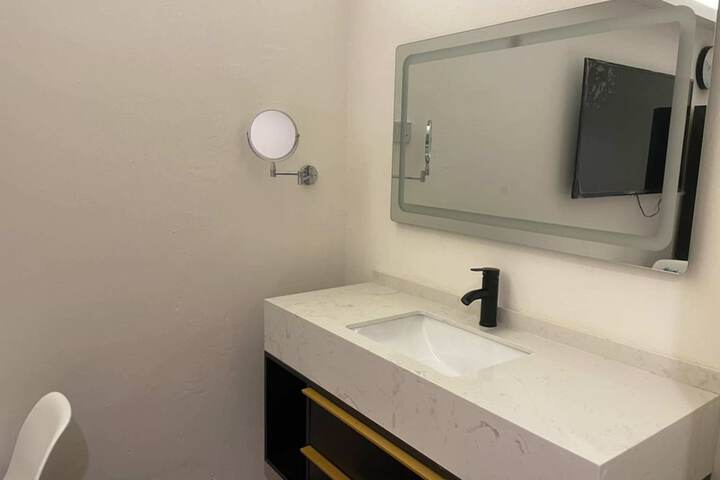 Room 47 of 80