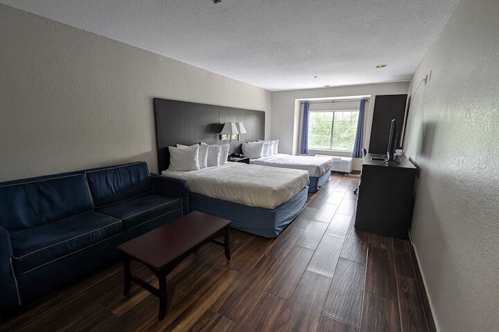 1 Queen Bed (16 of 36)
