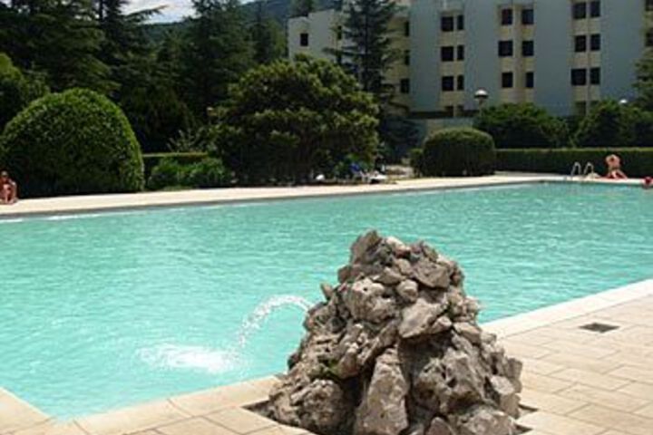 Pool 28 of 46