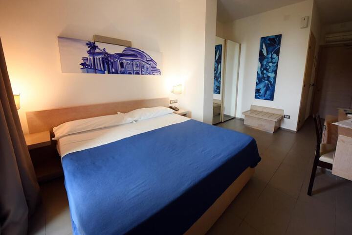 Room 4 of 38