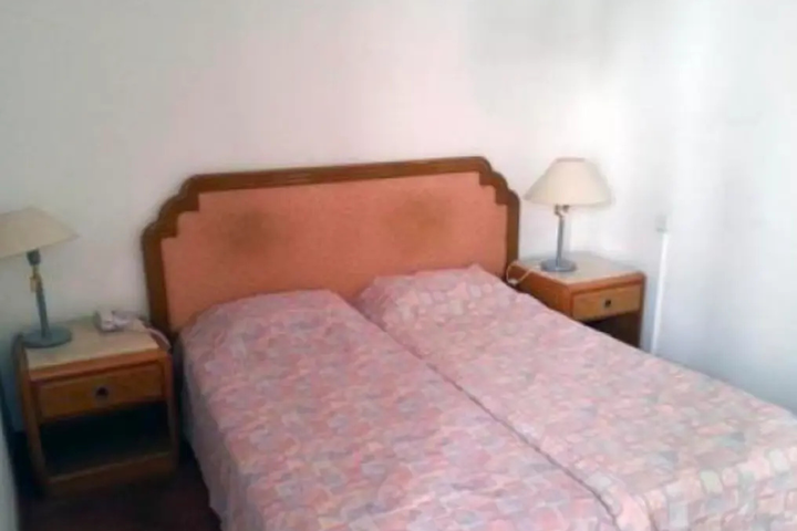 Room 4 of 10