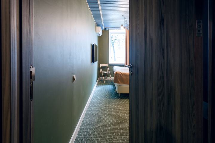 Room 5 of 38
