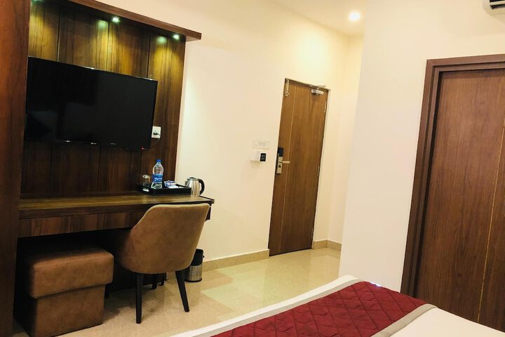 Room 7 of 18