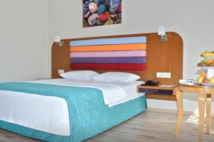 Room 5 of 15