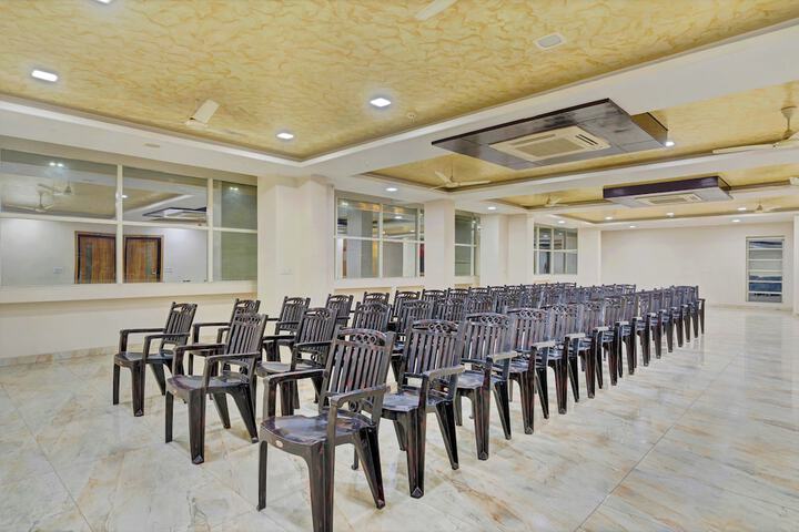 Ballroom/Hall 36 of 40
