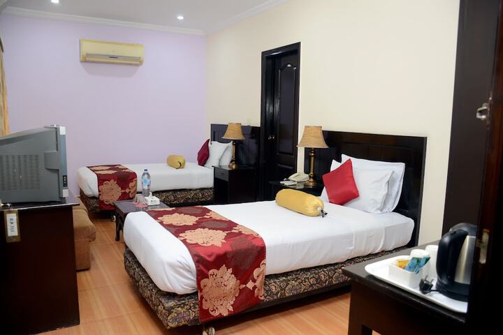 Room 6 of 12
