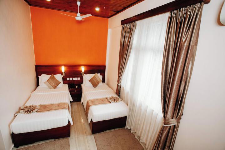Room 12 of 39