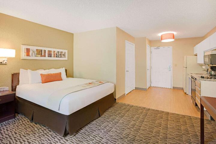 1 Queen Bed (3 of 23)