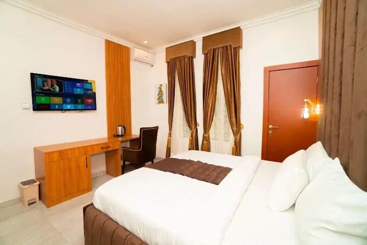 Room 10 of 47