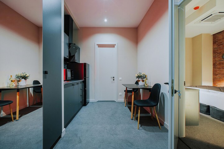 Room 5 of 127