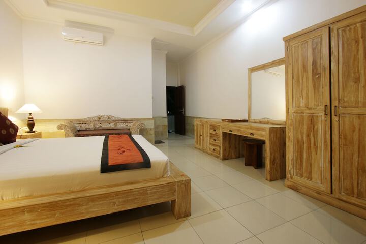 Room 65 of 213
