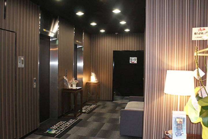 Ballroom/Hall 25 of 28
