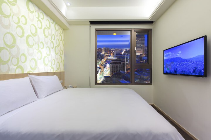 Room 16 of 40