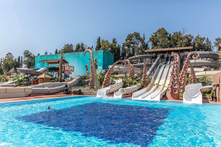 Hotel with Pool