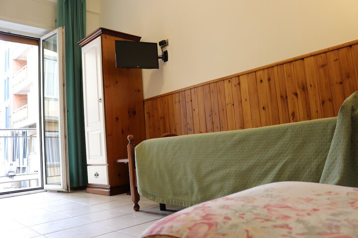 Room 24 of 63