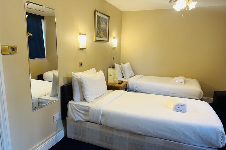 Room 8 of 26