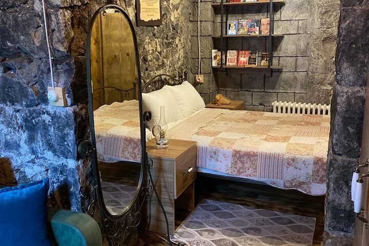 Room 5 of 22
