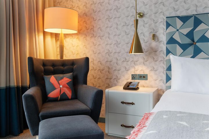 Room 40 of 143
