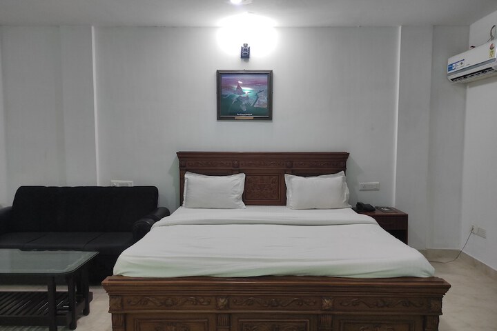 Room 12 of 37