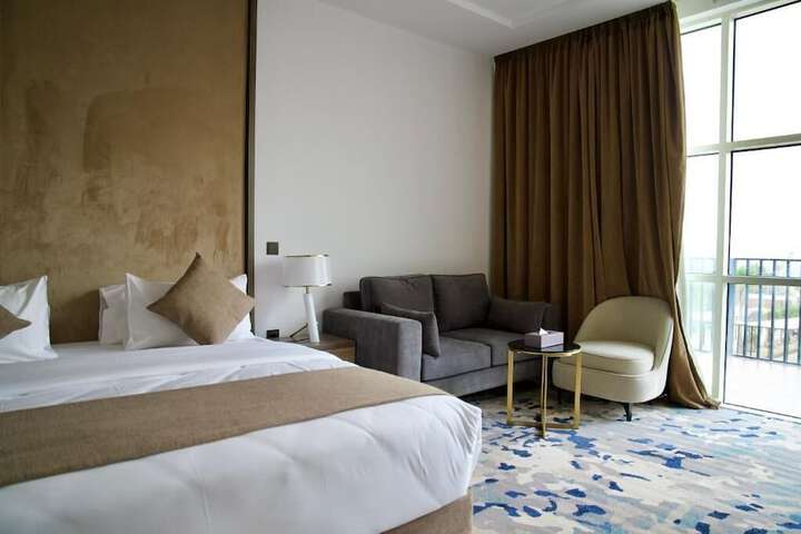 Room 14 of 100