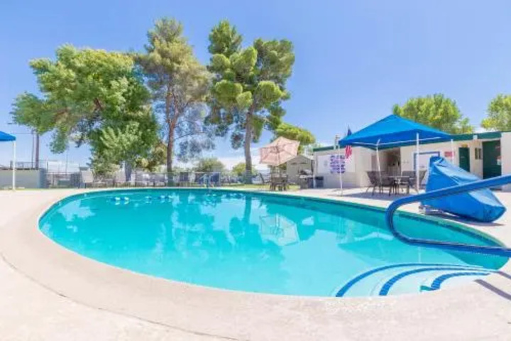 Pool 4 of 9