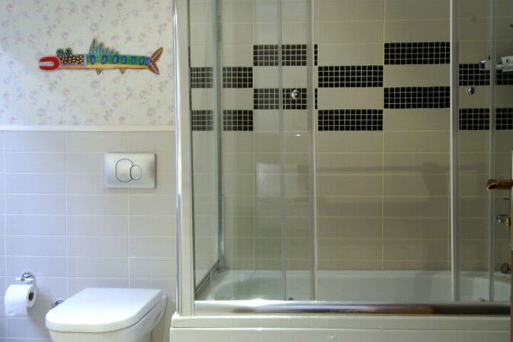 Room 11 of 50