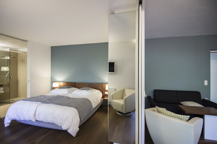 Room 10 of 36