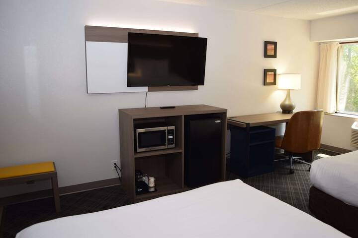 2 Queen Beds (3 of 15)