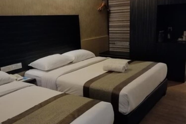 Room 5 of 32