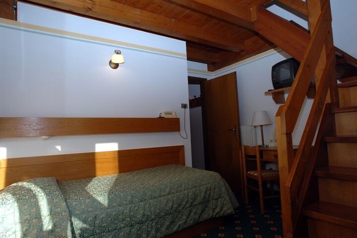 Room 5 of 50