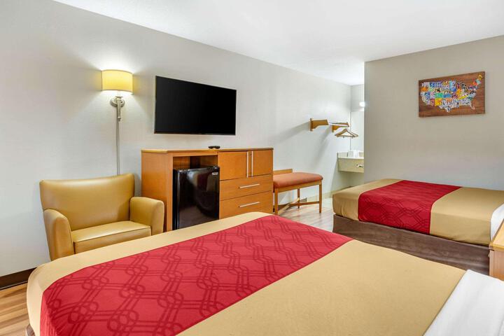 2 Double Beds (5 of 13)