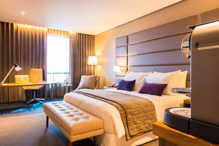 Room 43 of 100
