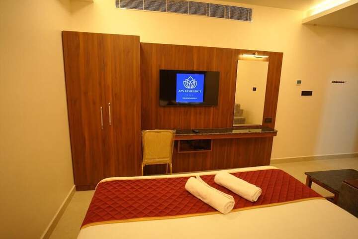 Room 2 of 10