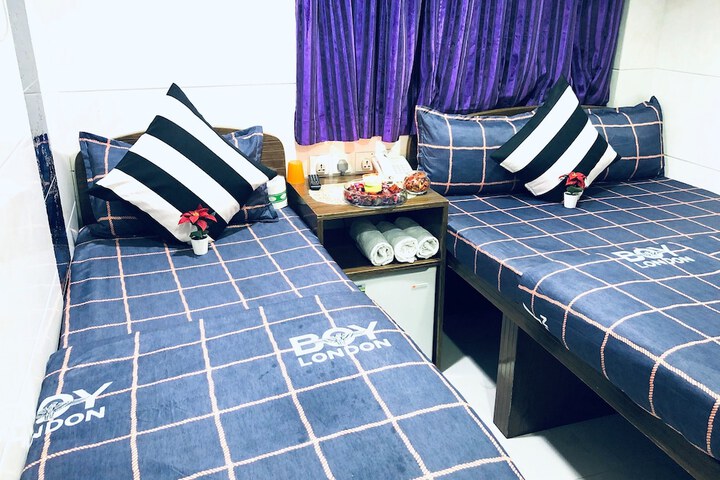 Room 10 of 31
