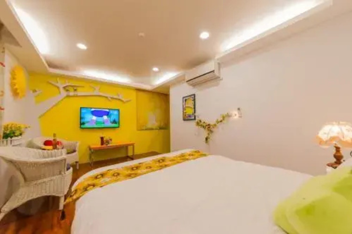Room 3 of 12