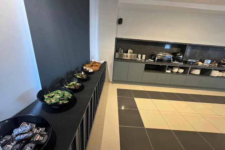 Breakfast/Coffee Service 63 of 94