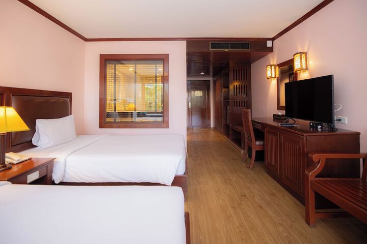 Room 33 of 98