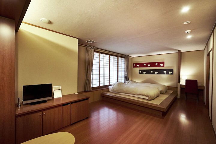 Room 8 of 97