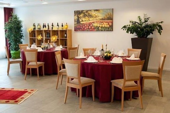 Dining 50 of 93