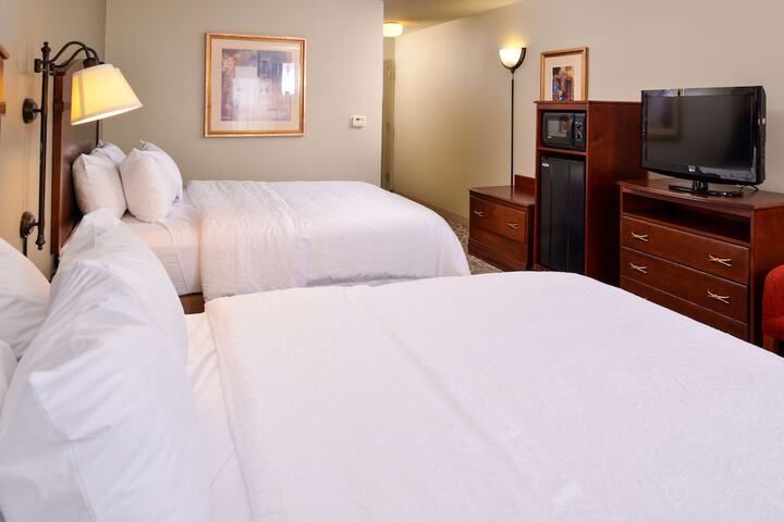 2 Queen Beds (1 of 7)