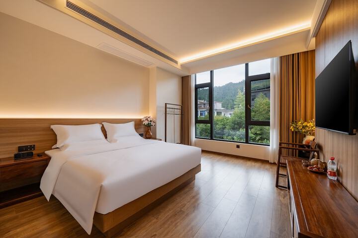 Room 2 of 80