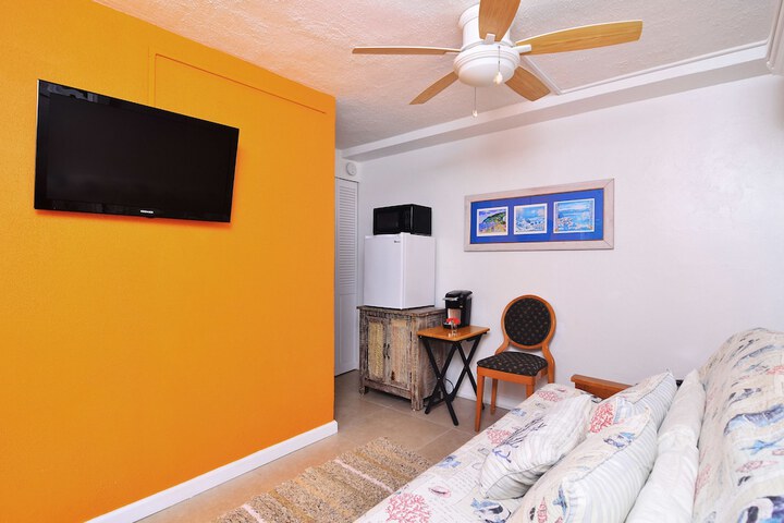 Room 6 of 23