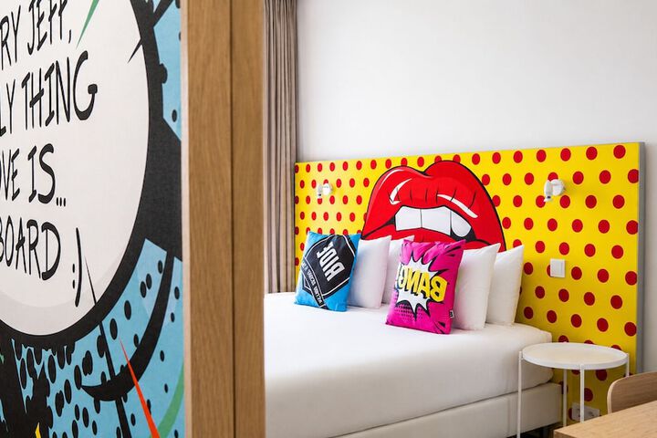 Room 7 of 65