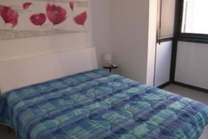Room 12 of 27