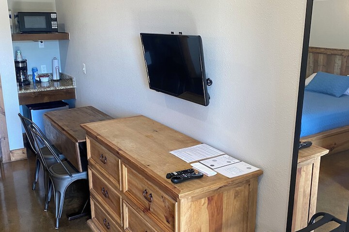 Room 5 of 16