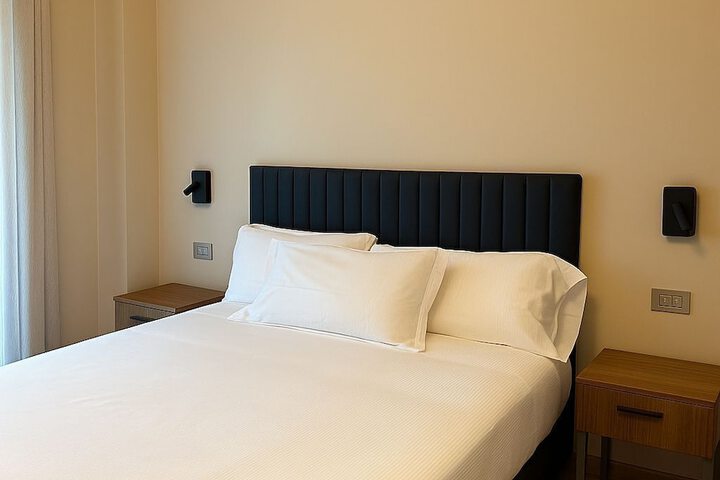 Room 13 of 16