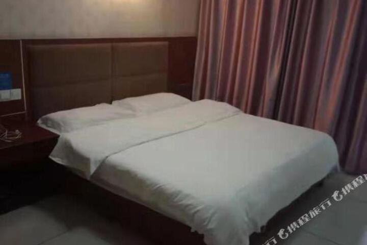 DENNERS Hotel