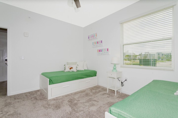 Room 12 of 89