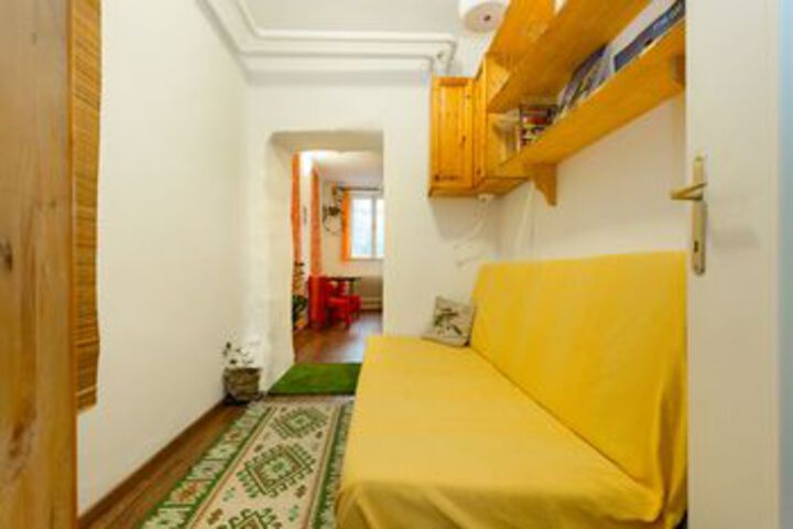Room 19 of 38
