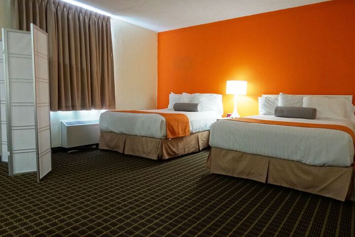 1 Queen Bed (3 of 25)